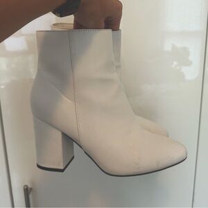 White heeled boots, retro 70s vibes